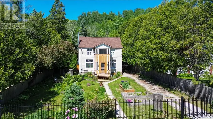 Detached at 17 Phipps Street, Gore Bay, Manitoulin Island