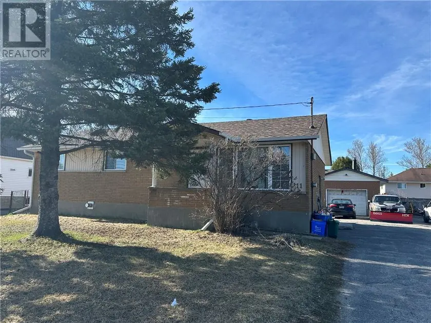Detached at 211 Cote Boulevard SW, Hanmer