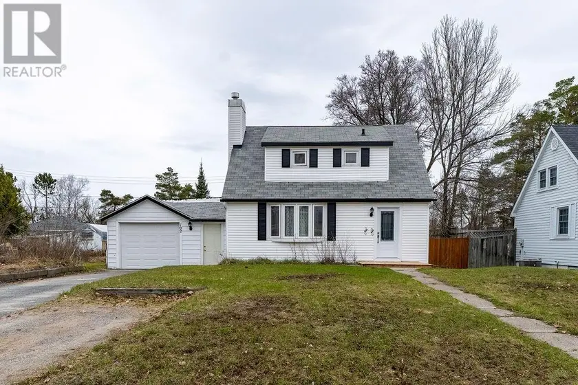 Detached at 102 Whitney Ave, Espanola