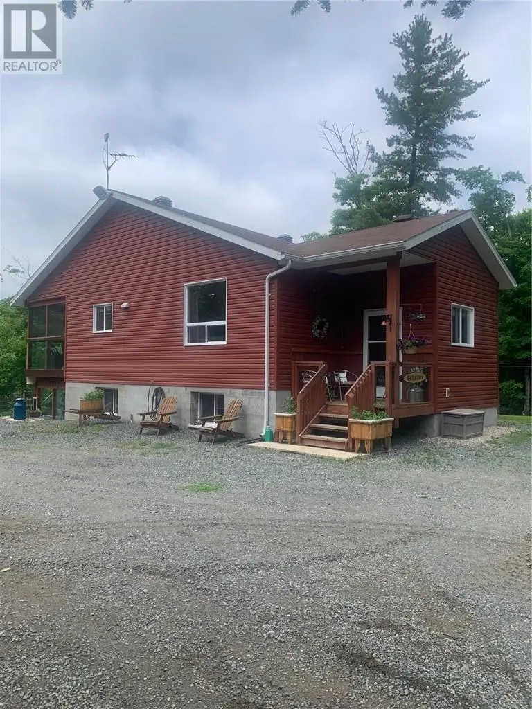 Detached at 11 LANG LAKE, Spanish