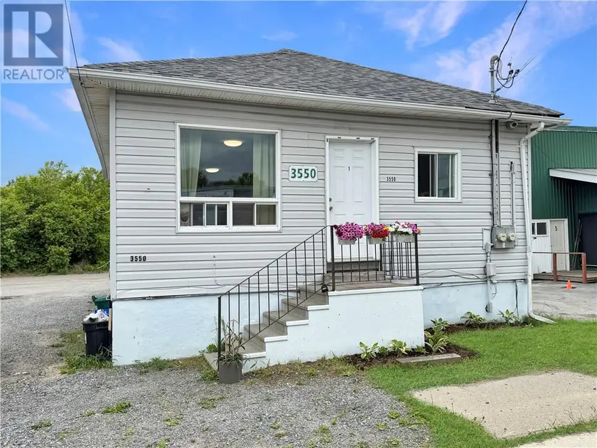 Detached at 3550 Errington Avenue, Chelmsford