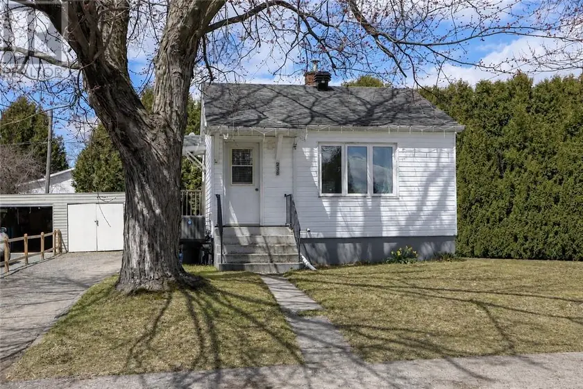 Detached at 238 Seventh Avenue, Lively