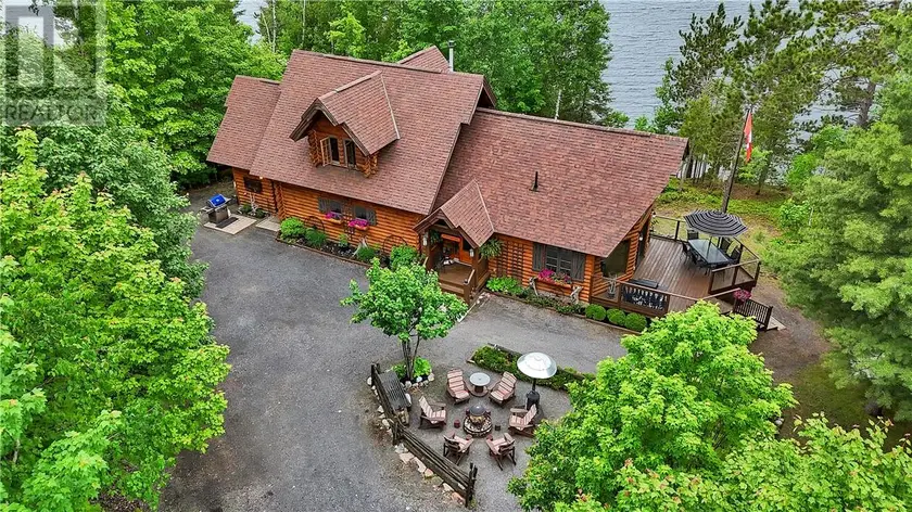 Detached at 28 BEAVER POND Road, Elliot Lake