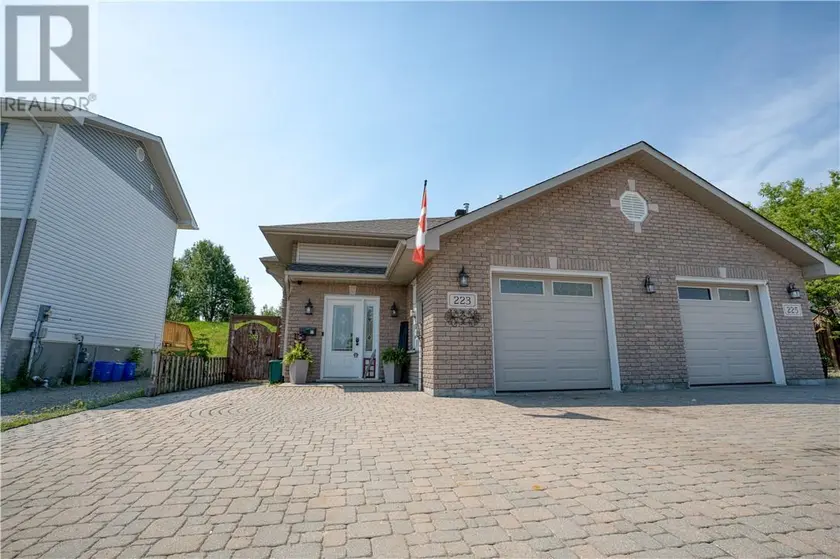 Detached at 223 Springhill, Garson