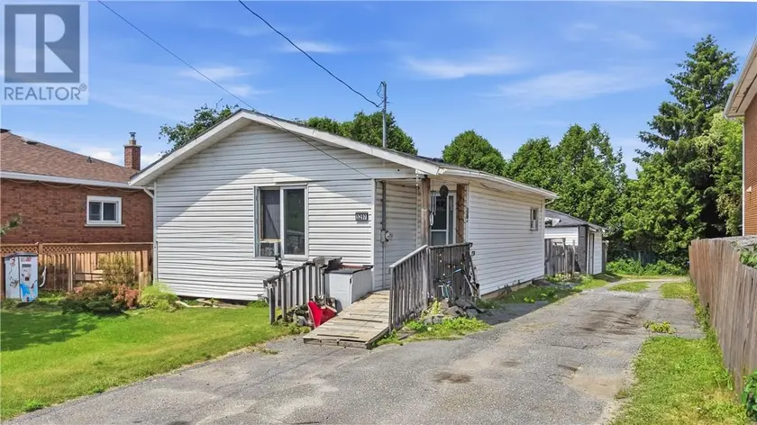 Detached at 3297 Falconbridge Highway, Garson