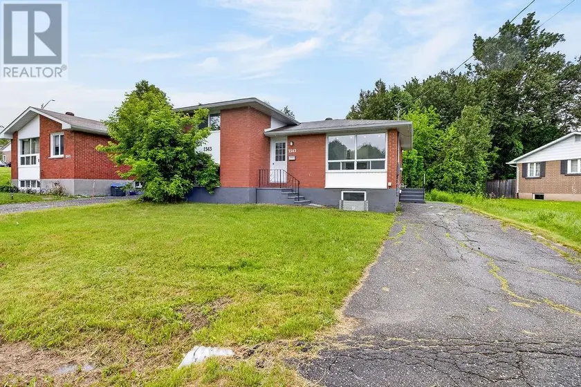 Multiplex at 1543 Carling Crescent, Sudbury