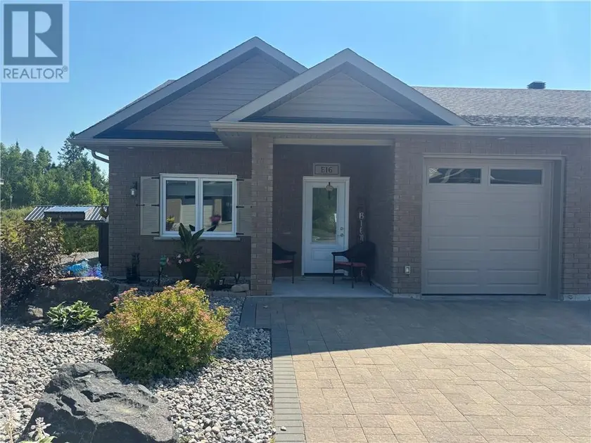 Townhouse at 2512 Parkview Drive Unit# E16, Azilda