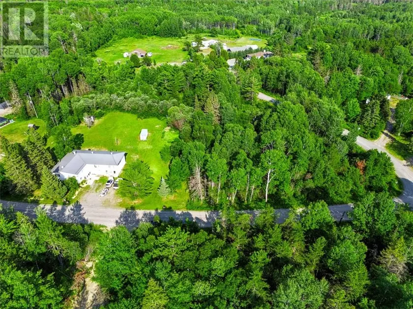 Detached at 318 Chain Lake Road, Wahnapitae