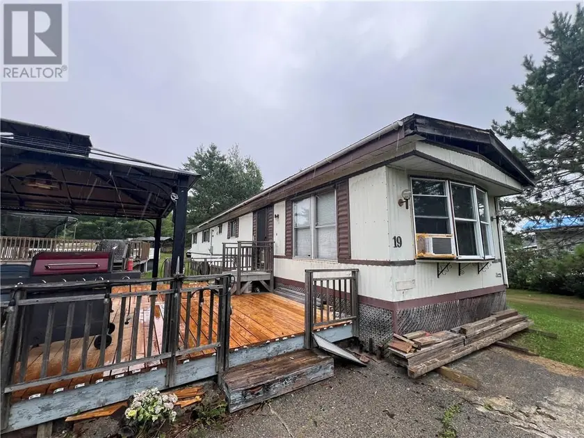 Detached at 320 Clouthier Road, St. Charles