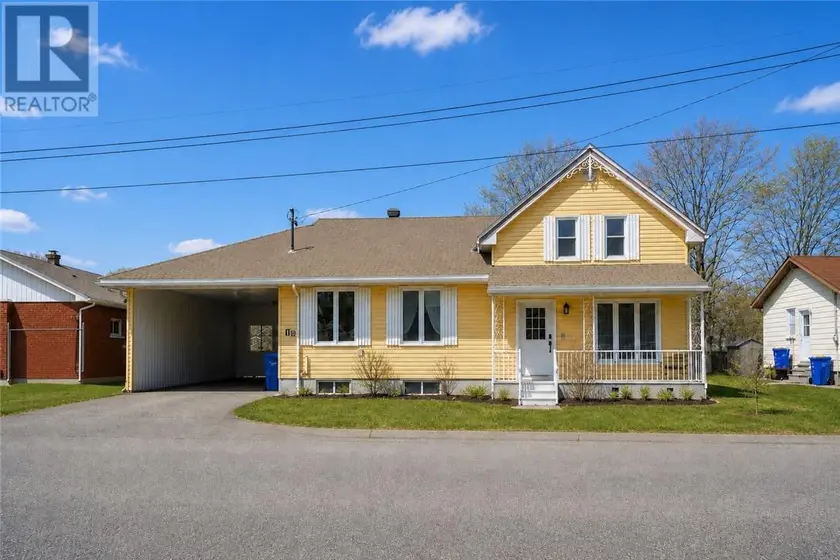 Detached at 10 St Laurent Street, Verner