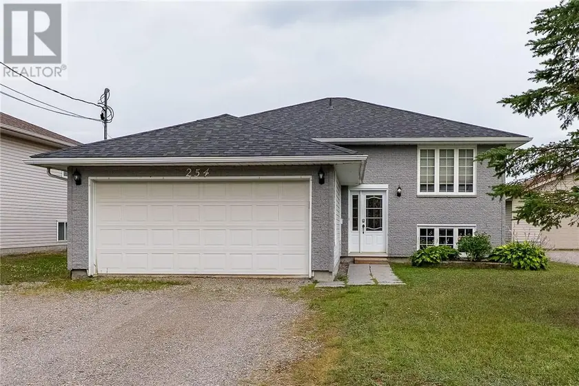 Detached at 254 Leroux Street, Chelmsford