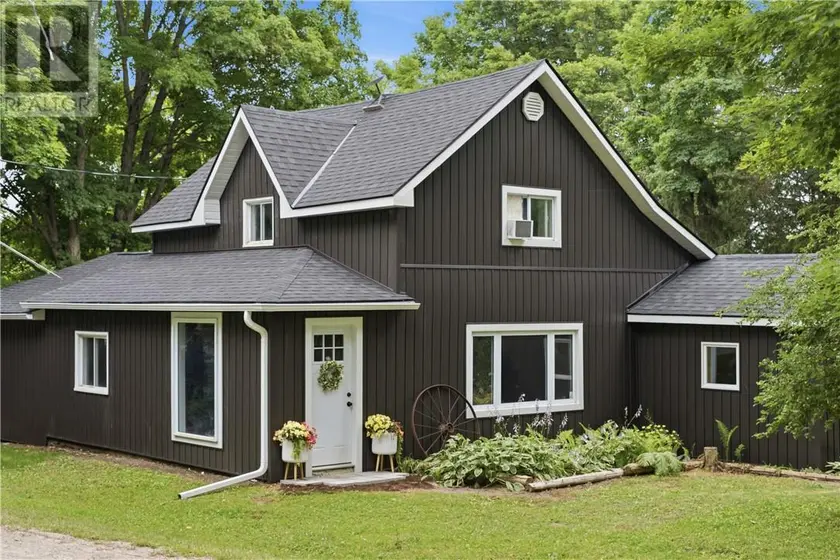 Detached at 19 Government Road, Tehkummah