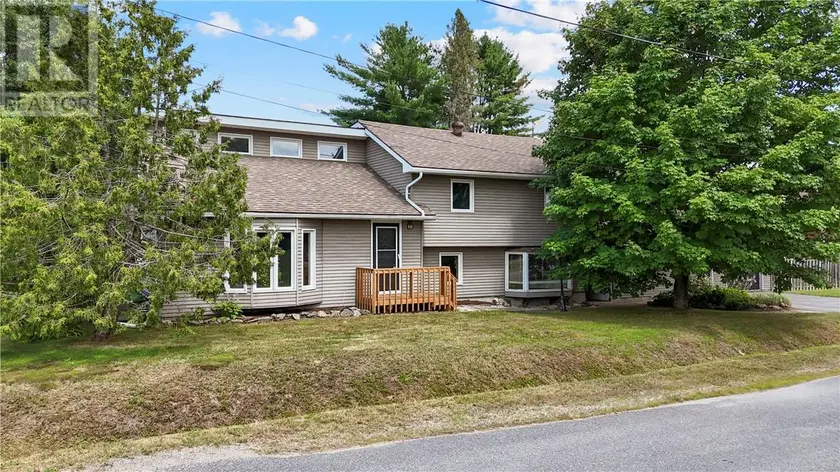 Detached at 14 MINTO Street, Webbwood