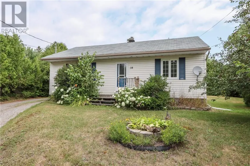 Detached at 38 Gill Avenue, Onaping