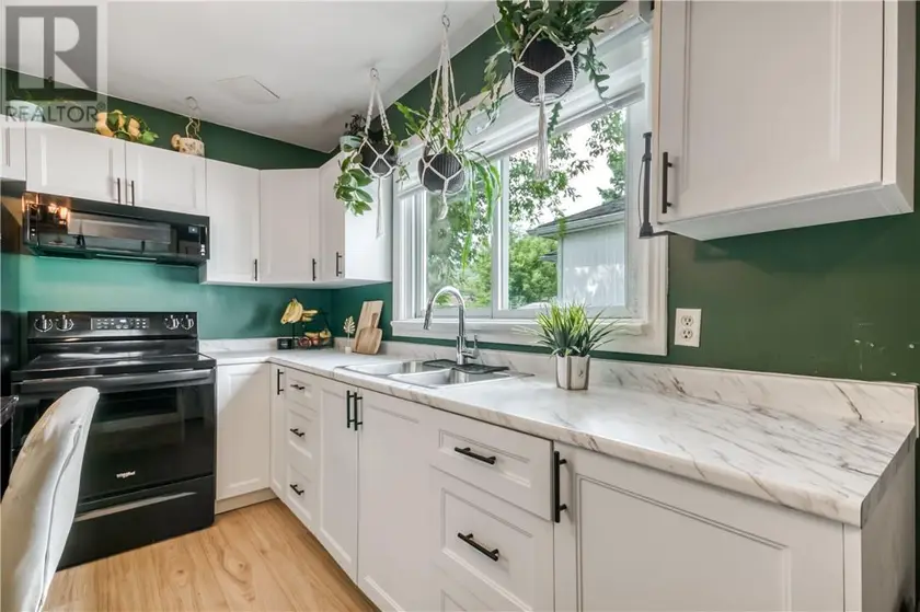 Detached at 379 Frood Road, Sudbury