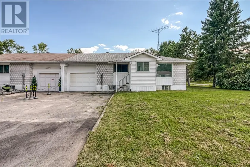 Detached at 41 King Street E, St. Charles