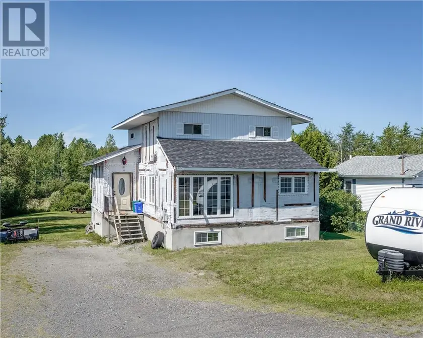 Detached at 933 E Highway 17, Wahnapitae
