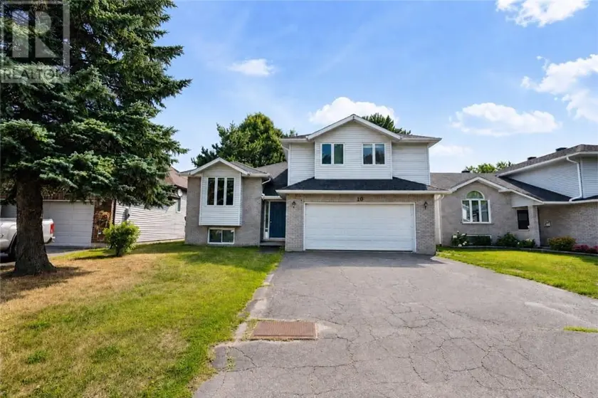 Detached at 10 Dorchester Crescent, Sudbury