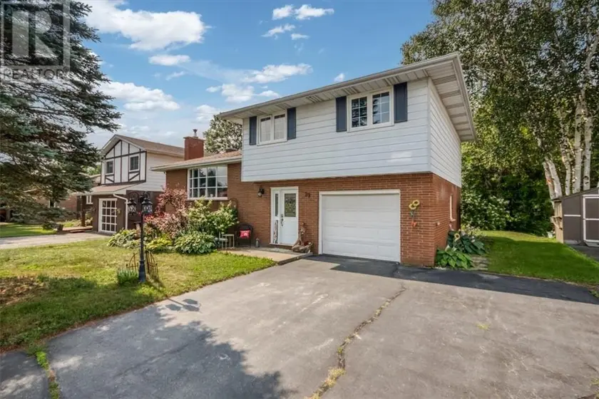 Detached at 29 Balsam, Capreol