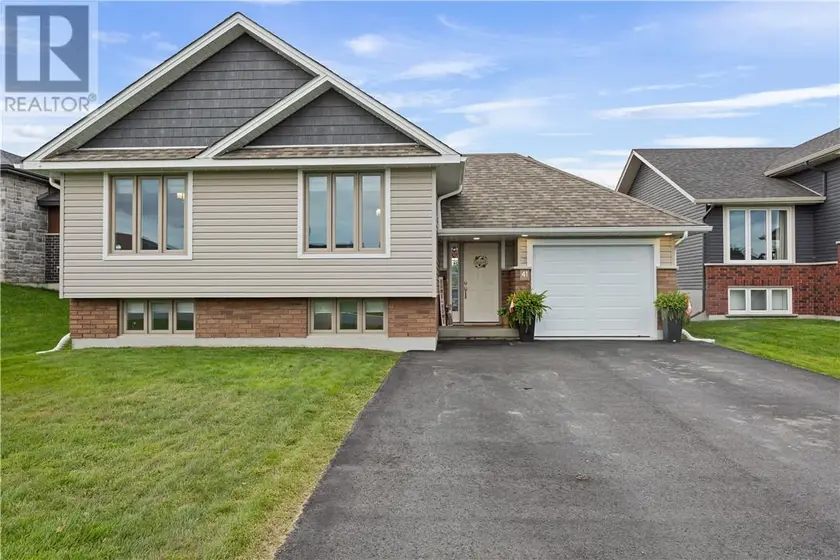 Detached at 41 Meadowgreen Drive, Garson
