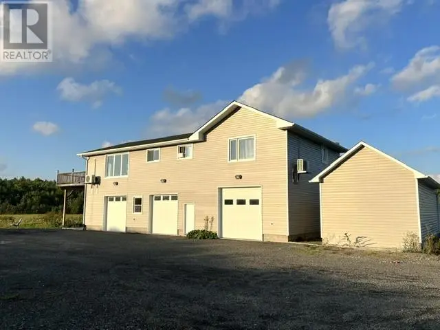 Detached at 3327 Long Lake Road, Sudbury