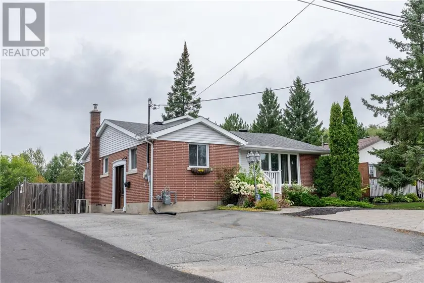 Detached at 1567 Crestmoor Road, Sudbury