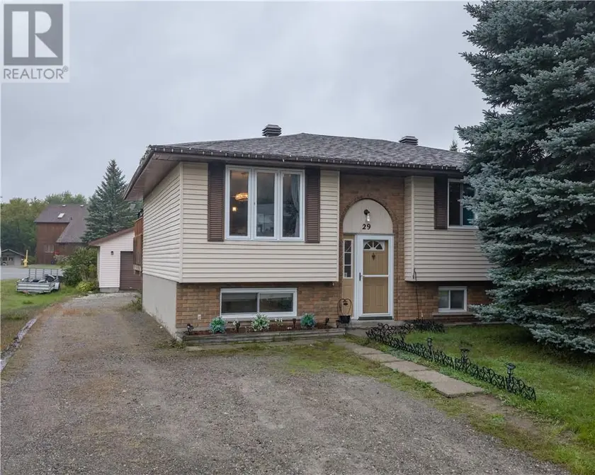 Detached at 29 Carr Avenue, Garson