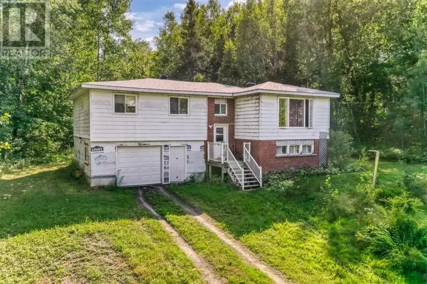 Detached at 1771 Nepewassi Lake, Estaire