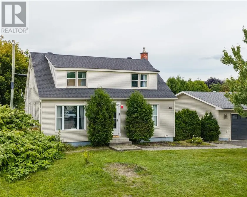 Detached at 587 Main Street, Lively