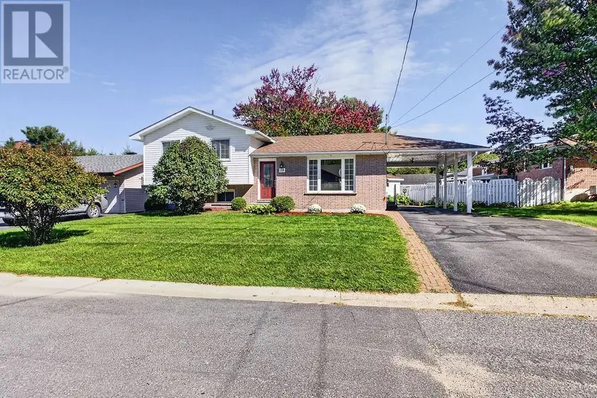 Detached at 58 Edgecliff Crescent, Garson
