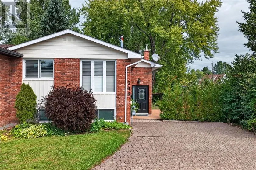 Detached at 363 Woodland Avenue, Lively