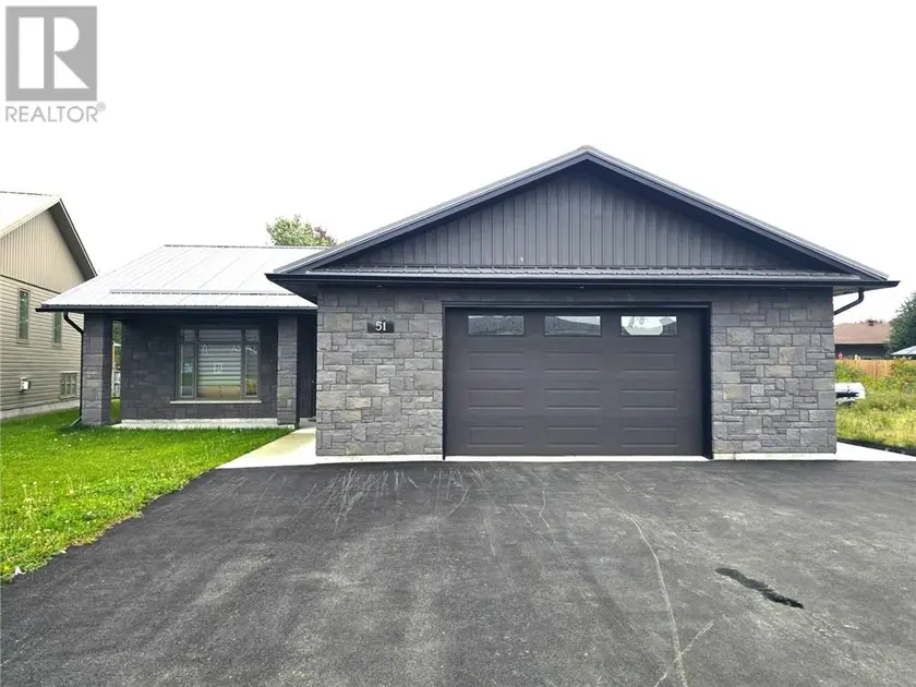 Detached at 51 Oak St, Capreol