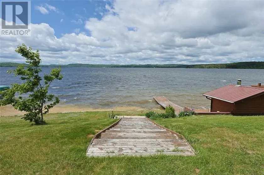 Detached at 42 Elk's Club Road, Onaping