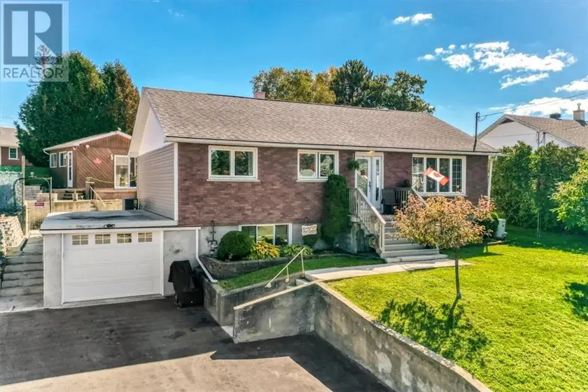 Detached at 30 Fir St, Onaping