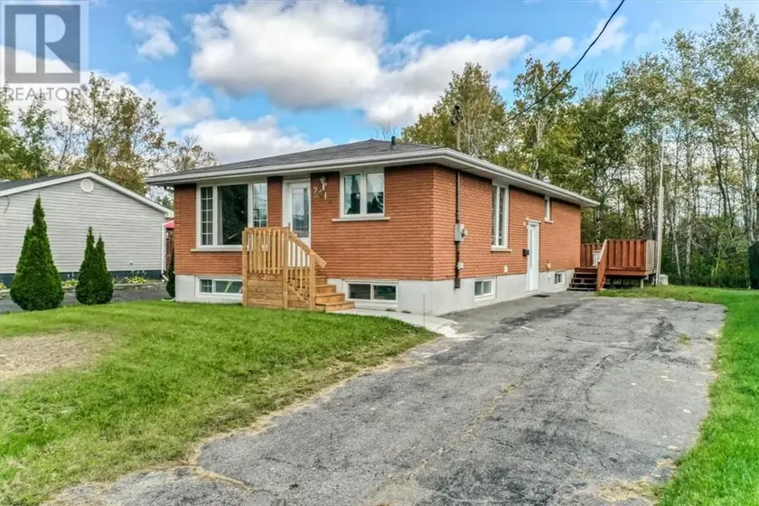 Detached at 2411 Oak Street, Azilda