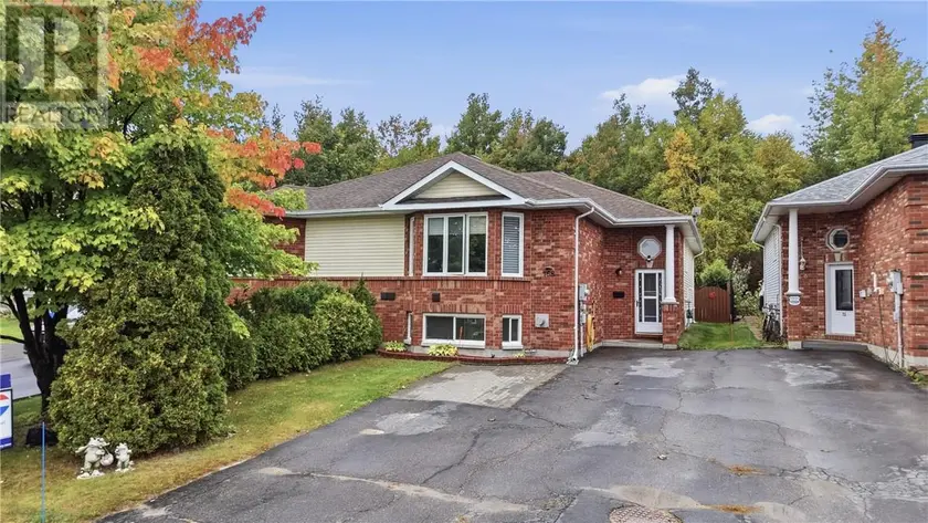 Detached at 168 AMBERDALE Court, Sudbury