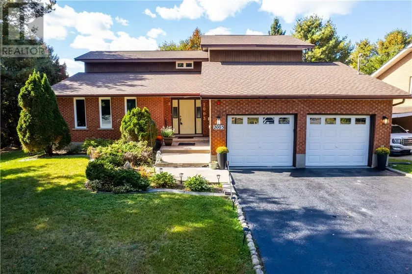 Detached at 2003 Armstrong Street, Sudbury