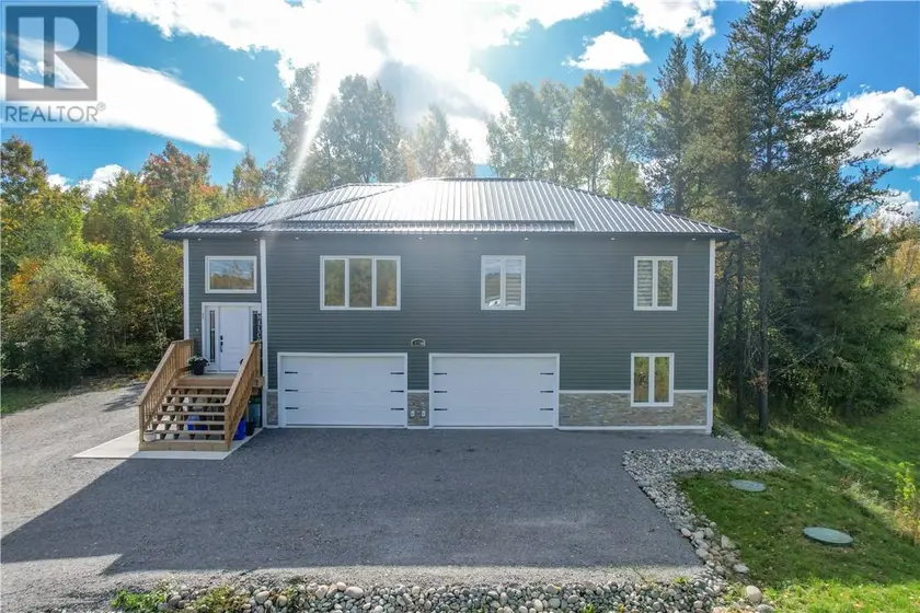 Detached at 974 Highway 17 E, Wahnapitae