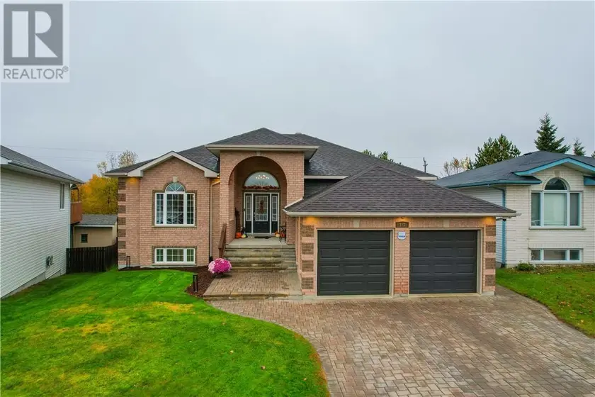 Detached at 187 Ravina Avenue, Garson