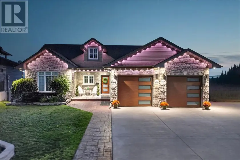 Detached at 11 Kingsview Drive, Sudbury