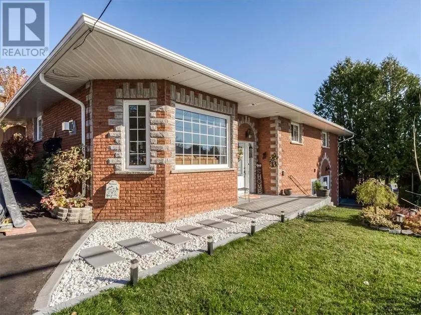 Detached at 87 Main Street W, Chelmsford