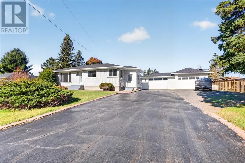 Detached at 1634 Richard, Val Caron