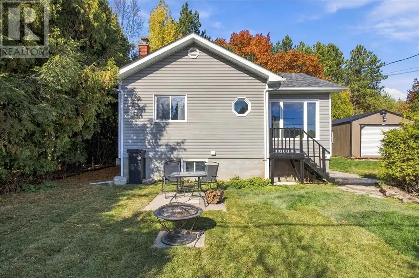 Detached at 326 Allan, Coniston