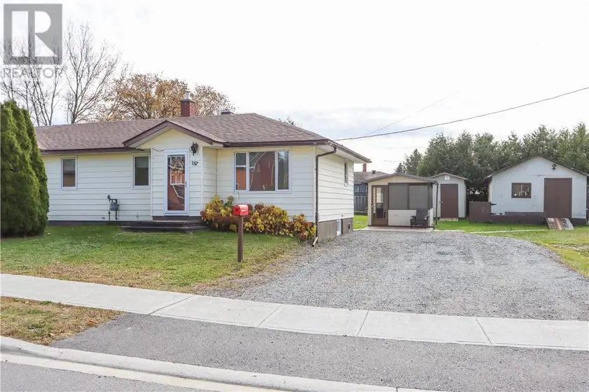 Detached at 187 Ninth Avenue, Lively