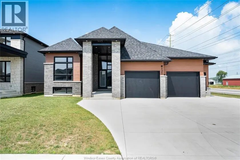 Detached at 121 HAZEL CRESCENT, Kingsville