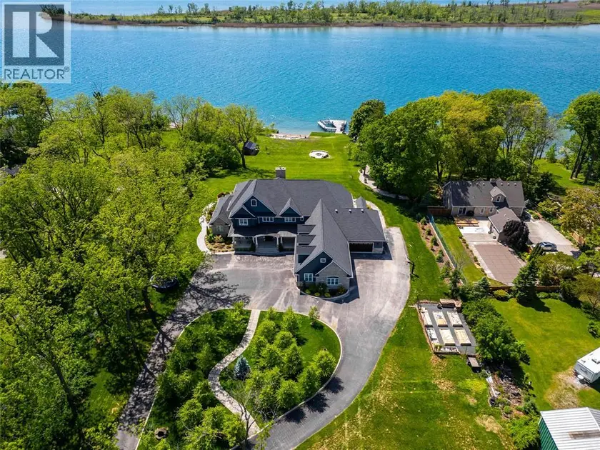 Detached at 647 ST CLAIR PARKWAY, St Clair