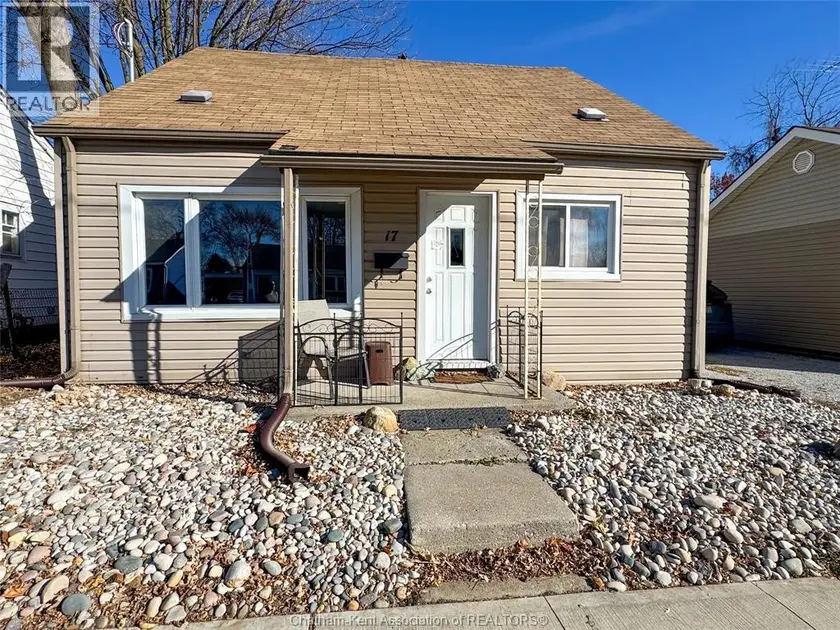 Detached at 17 MCNAUGHTON AVENUE, Wallaceburg