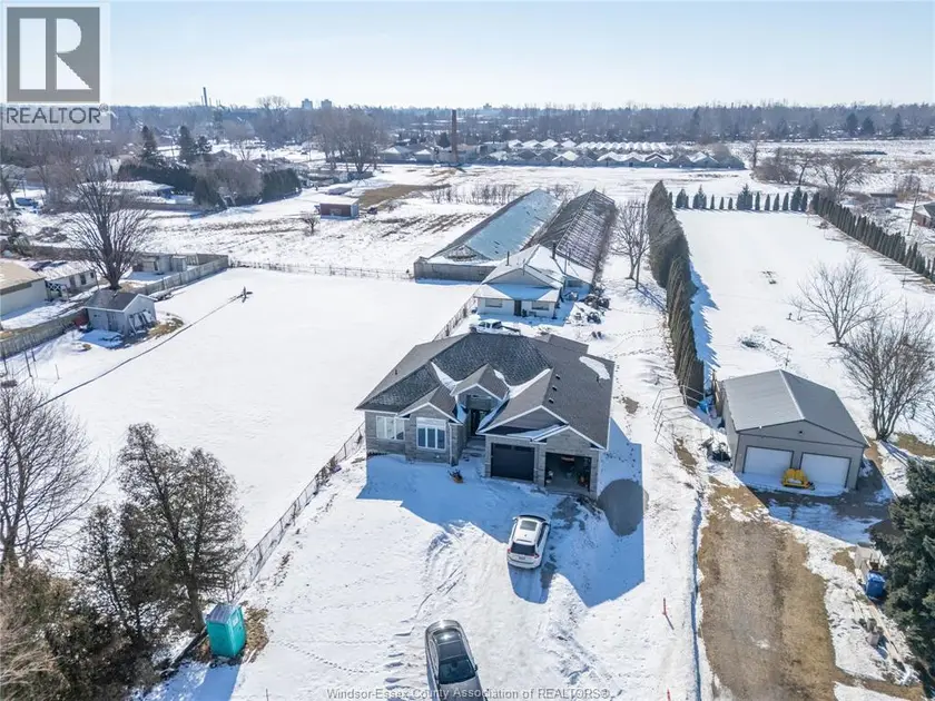 Detached at 530 MERSEA 3 RD, Leamington