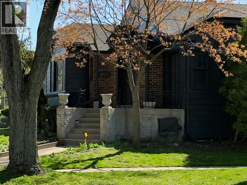 Detached at 5425 RIVERSIDE DRIVE East, Windsor