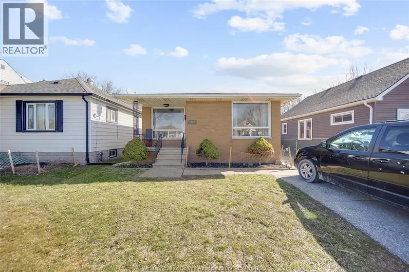 Detached at 2340 GEORGE AVENUE, Windsor